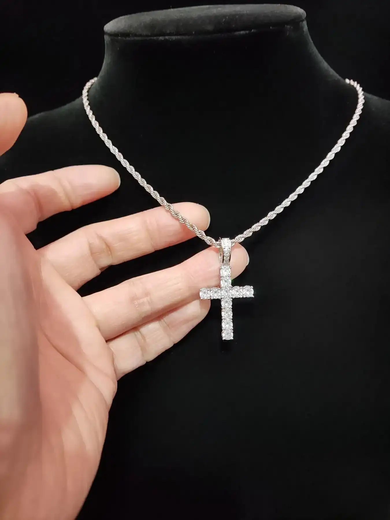 Rhinestone Cross Twist Chain Pendant Necklace for Men & Women, Cross Chain Design, 1 Piece Hip Hop Jewelry for Party, Daily Clothing Decor, Trendy All-match Jewelry for Birthday Gift, Exquisite Jewelry Gift
