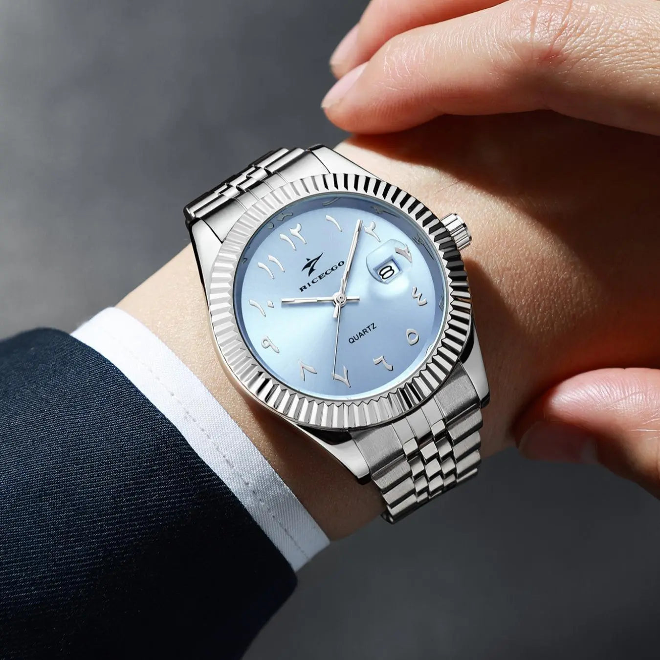 men's Quartz Analog Watch, Arabic numeral watch, Round dial watch, Stainless steel wristwatch, durable stainless steel strap, date function, suitable for any occasion, comes with a case